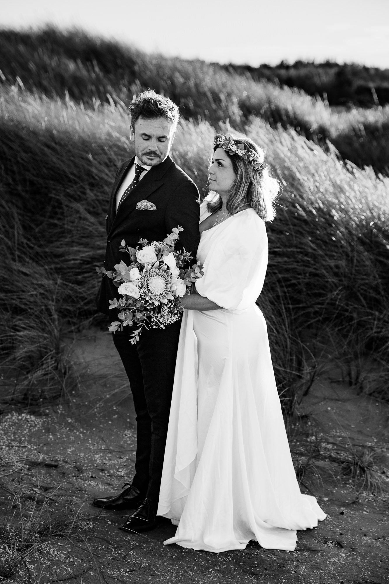 Bröllopsfotograf Skåne – Romantiskt strandbröllop | Fotoepok Bröllopsfotografering vid stranden i Skåne med romantiskt brudpar