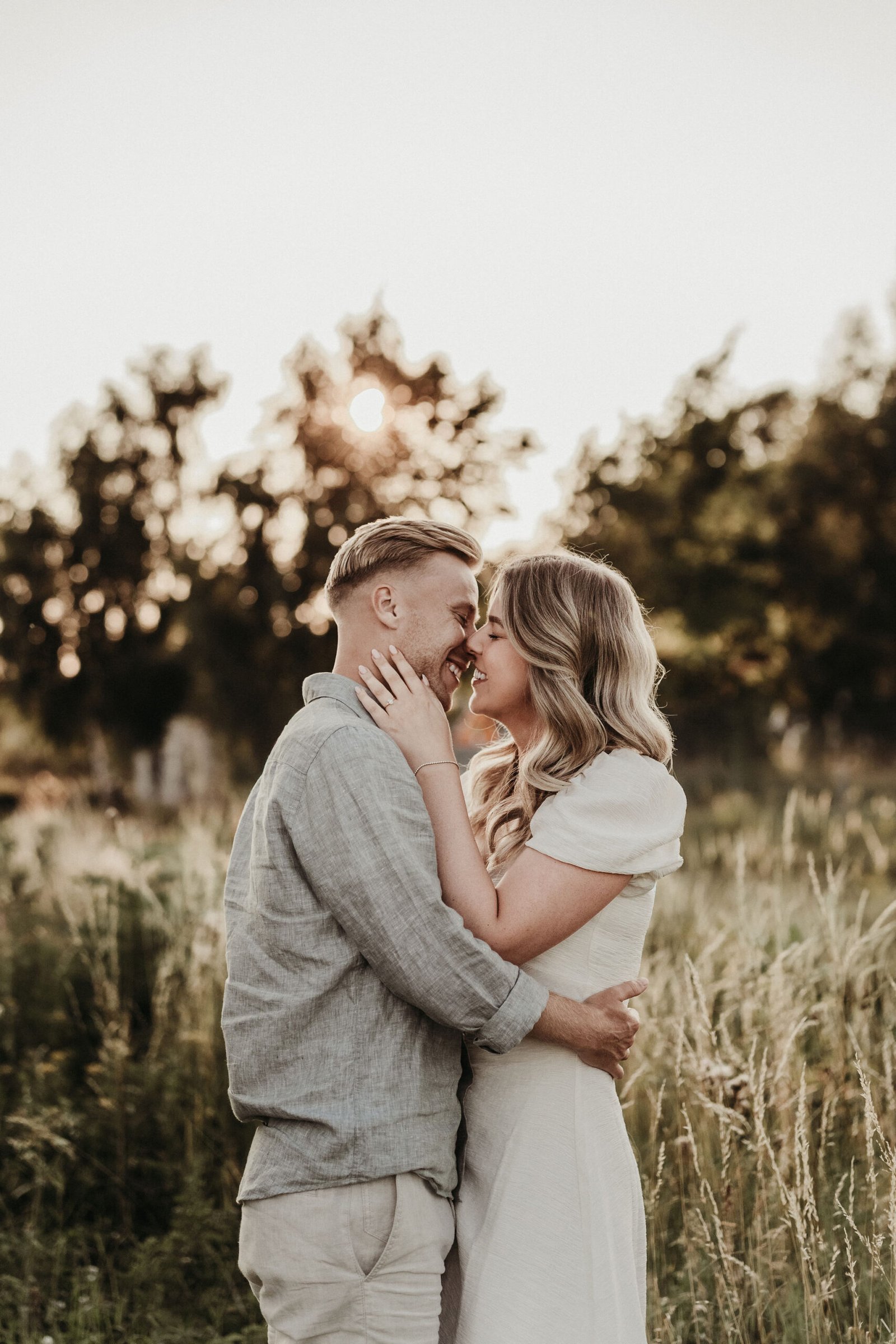 Förlovningsfoto i Skåne – romantisk fotografering utomhus